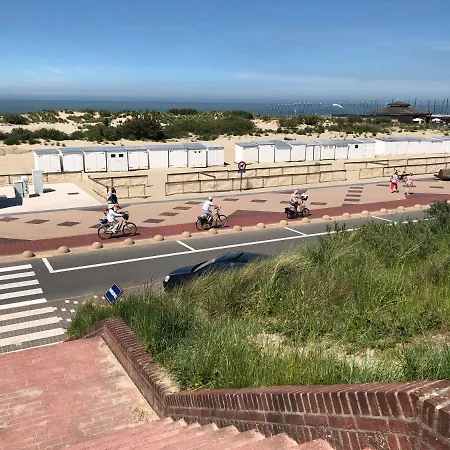 Luxueus Nieuw Zonnig Hoekappartement Seaview Heldenplein - Ruime Garagebox - 2 Fietsen Apartment Knokke-Heist