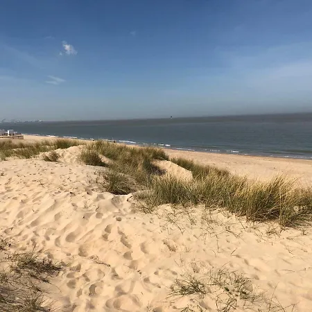 Luxueus Nieuw Zonnig Hoekappartement Seaview Heldenplein - Ruime Garagebox - 2 Fietsen Knokke-Heist