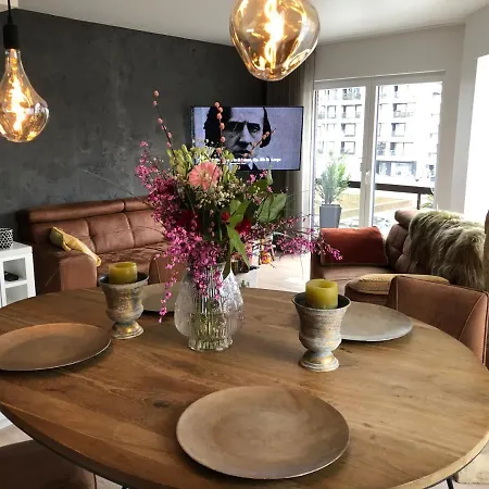 Luxueus Nieuw Zonnig Hoekappartement Seaview Heldenplein - Ruime Garagebox - 2 Fietsen Appartement Knokke-Heist