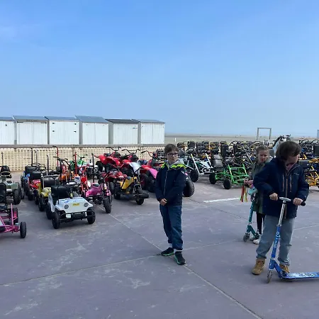 Appartement Luxueus Nieuw Zonnig Hoekappartement Seaview Heldenplein - Ruime Garagebox - 2 Fietsen Knokke-Heist