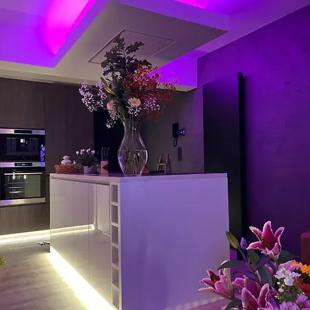 Luxueus Nieuw Zonnig Hoekappartement Seaview Heldenplein - Ruime Garagebox - 2 Fietsen Кнокке-Хейст