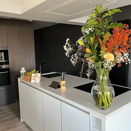 Luxueus Nieuw Zonnig Hoekappartement Seaview Heldenplein - Ruime Garagebox - 2 Fietsen Appartement Knokke-Heist